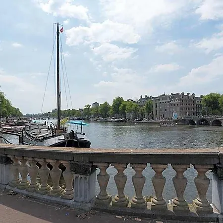 Centre Canal Belt Guest house 3*