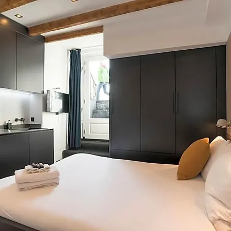 Centre Canal Belt Guest house 3*